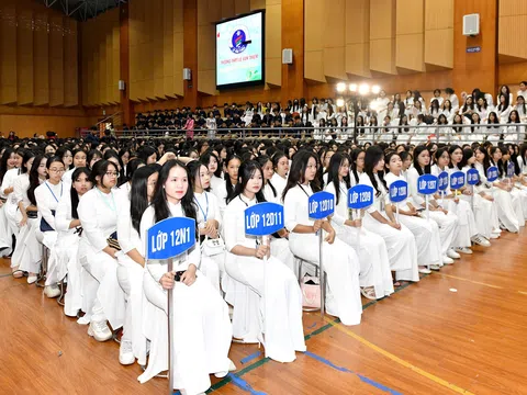 Trường THPT Lê Văn Thiêm (Hà Nội): Khai giảng năm học mới đầy phấn khởi và hy vọng