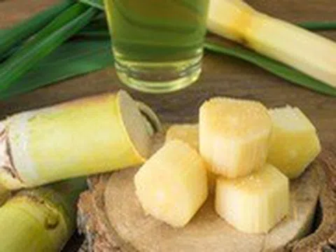 Dùng nước mía tránh mất nước ngày nắng nóng và chữa nhiều bệnh
