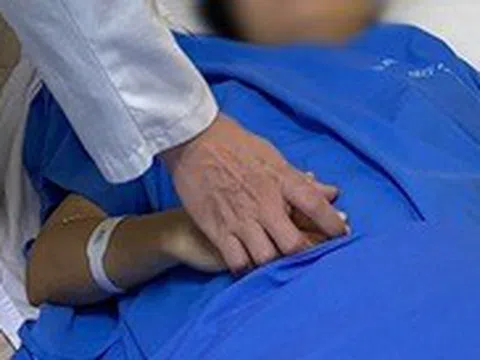 Nữ bác sĩ gặp nạn tại quán cà phê có thể phải ngồi xe lăn suốt đời