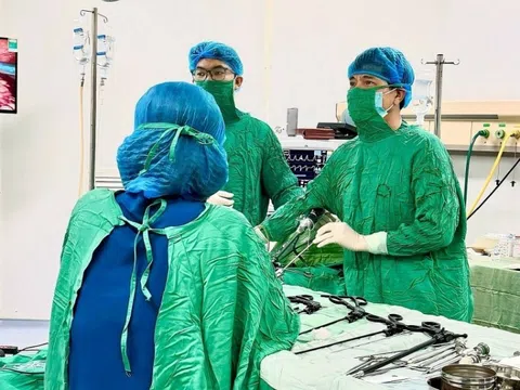 Một sản phụ mang song thai tự nhiên cực kỳ hiếm gặp