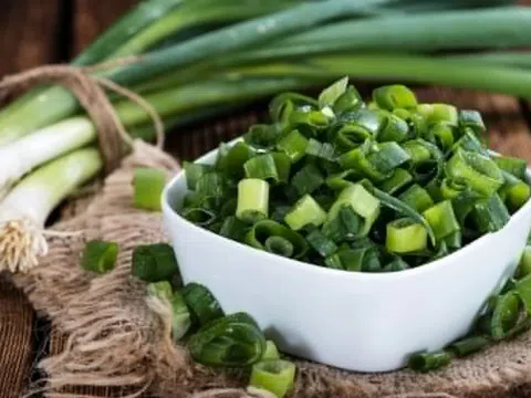 Ngon mấy cũng không ăn hành lá cùng thực phẩm này