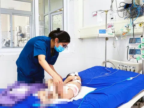 Bé 5 tuổi phải nhập viện sau 6 ngày mắc thủy đậu