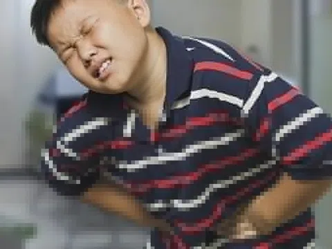 Căn bệnh khiến bé trai đau bụng suốt nửa năm