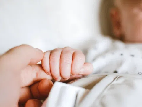 Sai lầm tai hại khiến trẻ sơ sinh dễ mắc uốn ván