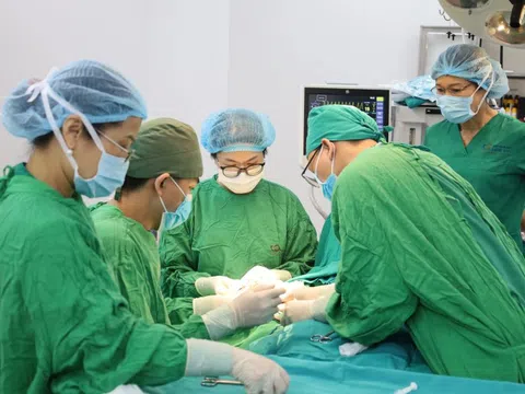 Người đàn ông nhập viện với nửa cẳng chân đứt lìa