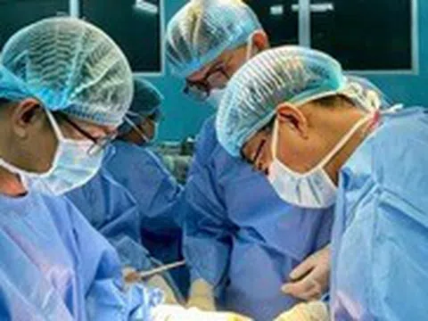 Nhiều cháu bé không thể ghép gan vì... cha mẹ bị gan nhiễm mỡ