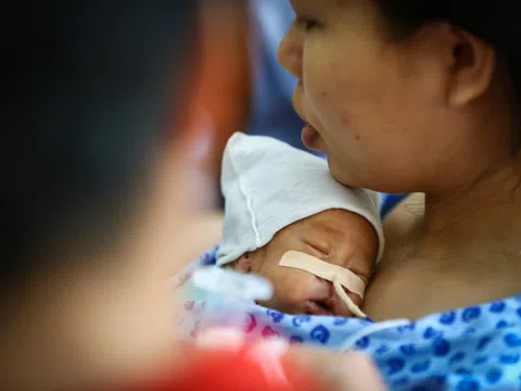 Người TP.HCM ngại đẻ và áp lực 'chưa giàu đã già'