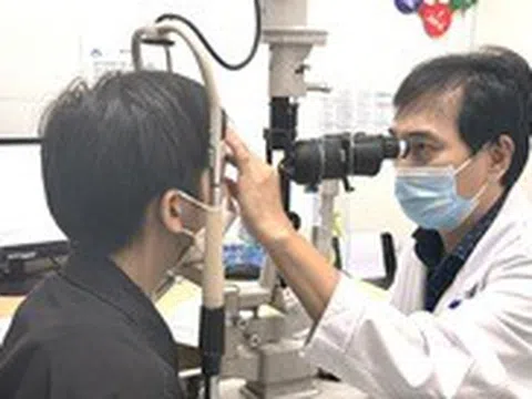 Cận thị đeo kính bất tiện, có nên đi phẫu thuật mắt xóa cận?