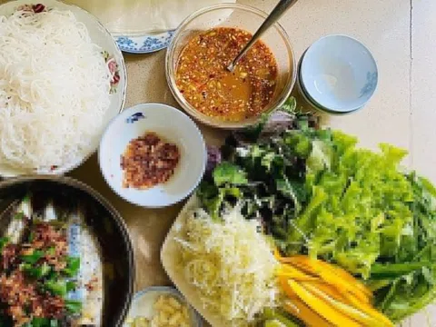 Nhiều người thích ăn rau sống, làm sao tránh ký sinh trùng?