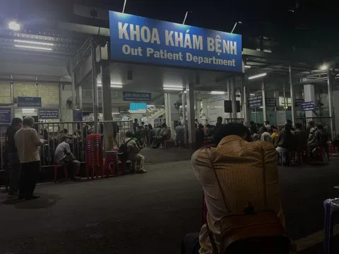 Vì sao nhiều người đến TP.HCM khám bệnh từ 3-4h sáng