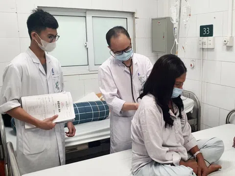 3 người cùng làm việc trong bếp bất ngờ phải đi cấp cứu