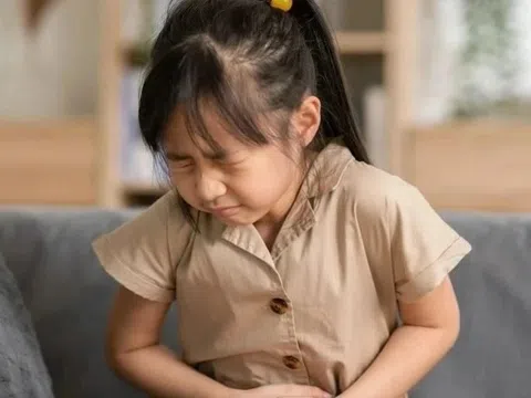 Sở thích ăn uống lạ khiến bé gái có vô số dị vật trong ruột