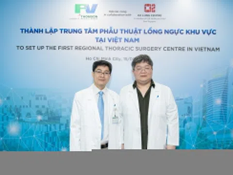 Bệnh nhân ung thư phổi được điều trị với chuyên gia Singapore tại VN