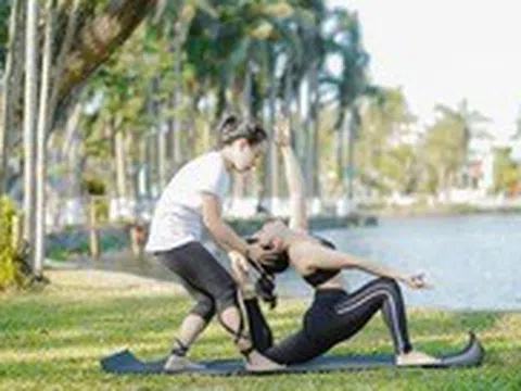 Coi chừng chấn thương do tạo các tư thế yoga quá sức