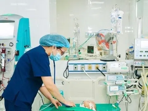 Hai tháng giành sự sống cho bé gái nhiễm tụ cầu
