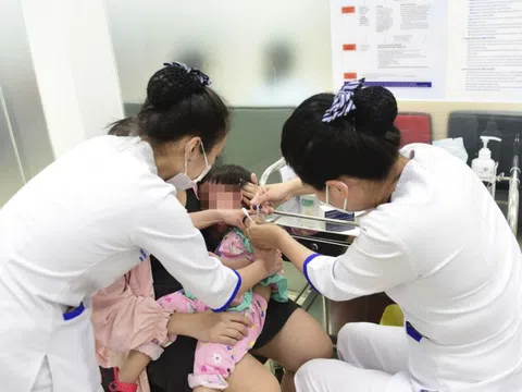 Bệnh sởi nặng, đêm cũng phải đưa trẻ đến viện ngay