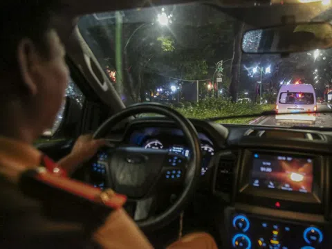 CSGT Hà Nội 'chạy đua' trong đêm mưa đưa trái tim người hiến tạng ra máy bay vào TP.HCM