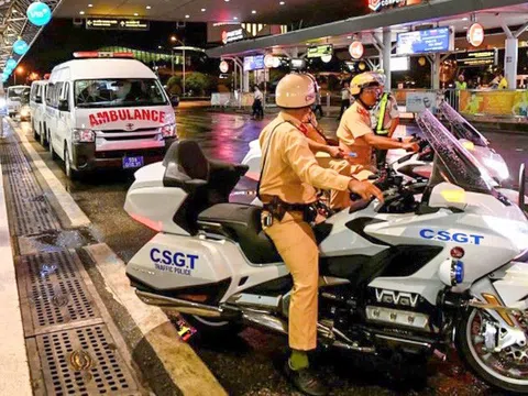 50 chiến sĩ cảnh sát giao thông TP.HCM 'hộ tống' trái tim được hiến tặng