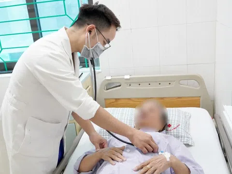Khám da liễu, bác sĩ kê thêm mỹ phẩm gấp đôi tiền thuốc trị bệnh