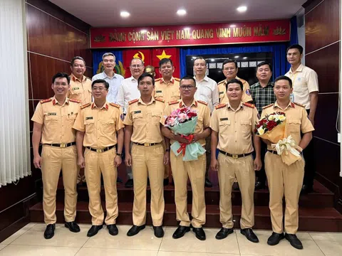 Bệnh viện gửi thư cảm ơn cảnh sát giao thông sau ca vận chuyển trái tim xuyên Việt