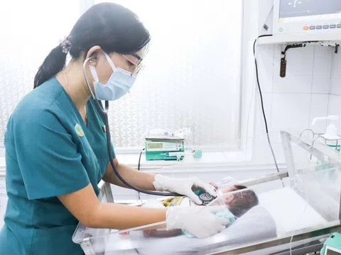 Phòng mổ riêng cho em bé mắc bệnh nặng, nghi nhiễm HIV