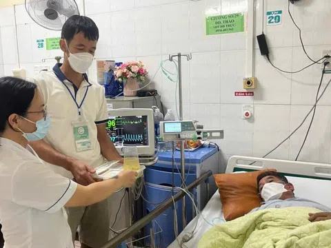 Ấm lòng những suất ăn phục vụ tận giường bệnh trong cơn bão số 3