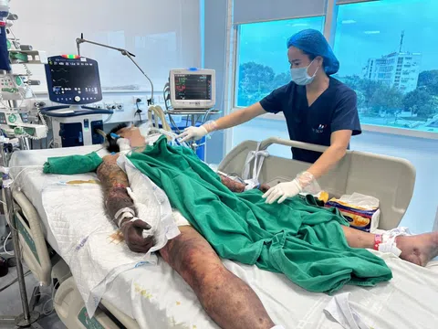 Nam thanh niên tím tái toàn thân sau 4 ngày ăn tiết canh lợn