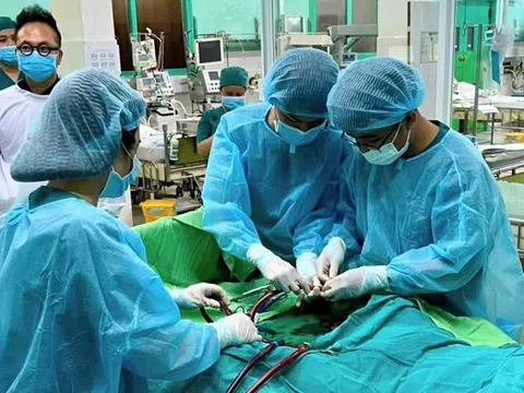 Bác sĩ TP.HCM dùng ECMO cứu thiếu nữ Australia thoát nguy kịch