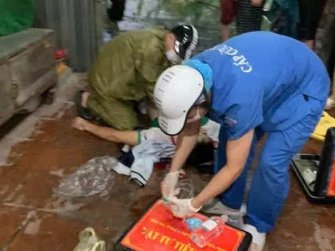 Đỡ đẻ online và hành trình cấp cứu trong bão như phim hành động