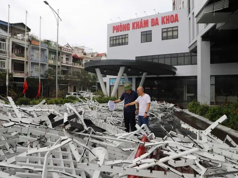 Hình ảnh gây xúc động tại các cơ sở y tế trong mưa bão