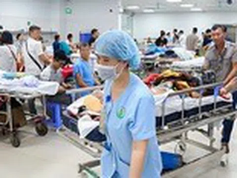 Có người gặp nạn trong mưa lũ, cứu giúp ra sao?
