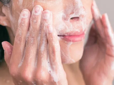 Mỗi ngày nên rửa mặt mấy lần?