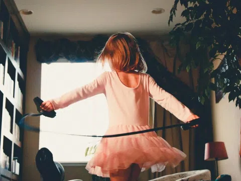 Mẹ ngỡ ngàng khi biết con gái 7 tuổi bắt đầu dậy thì