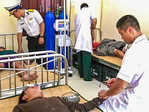 Lặn sâu 14m để bắt cá, 3 ngư dân bị giảm áp phải cấp cứu