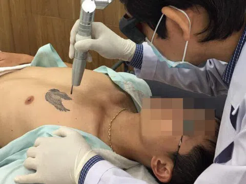 Gặp tai biến sau xăm mình tại spa, thuê thợ về xăm tận nhà