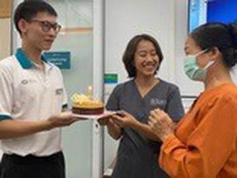 Giác mạc mẹ bác sĩ quân y thắp sáng cho người phụ nữ mù lòa