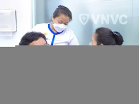 Người dân Việt Nam lần đầu tiêm vaccine zona thần kinh