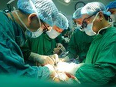 Một bệnh nhân vừa được ghép thành công cả tim, gan