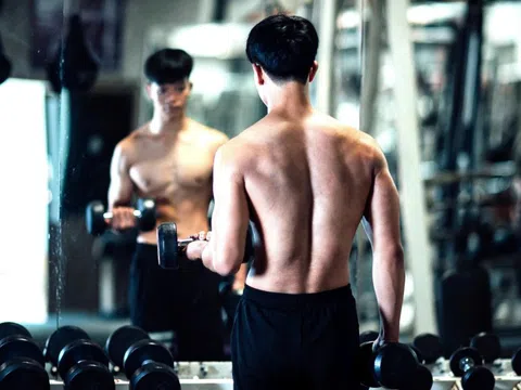Thấy gì từ xu hướng nâng ngực, chăm sóc da của nam giới TP.HCM?