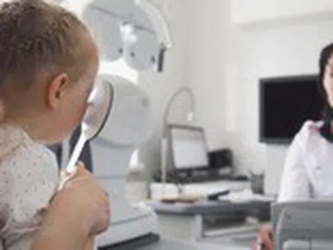 Có chữa được tình trạng lác mắt không?