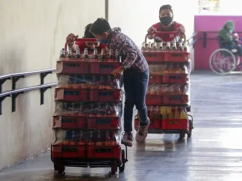 Mexico cấm bán đồ ăn vặt trong trường học