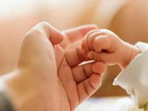 Tưởng trẻ bụ bẫm không ngờ hội chứng vòng thắt siết chặt hạn chế vận động