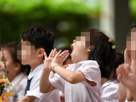 Ngáp to một cái sái luôn quai hàm, trật khớp không ngậm được miệng