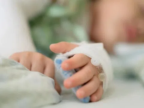 Bé trai 10 tuổi mắc khối u ác tính ở phổi