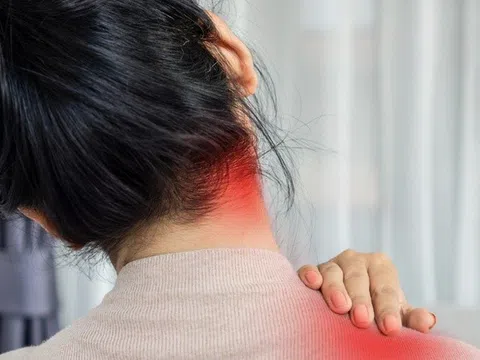Vì sao giới trẻ dễ bị đau cổ vai gáy?