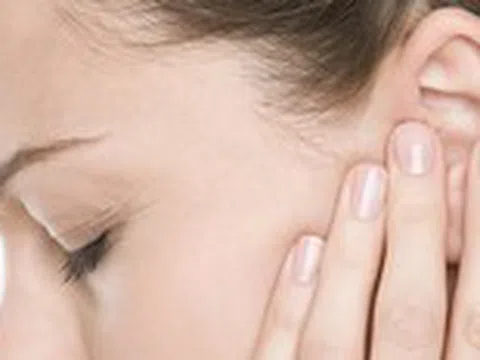 Bấm huyệt kích thích dây thần kinh trị chứng ù tai