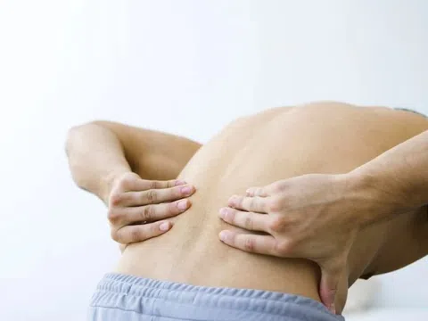 Kiểu đau lưng cần đi khám sớm