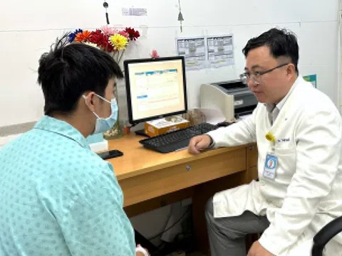 Nhập viện đau đớn sau khi thuê thợ cắt bao quy đầu tại nhà