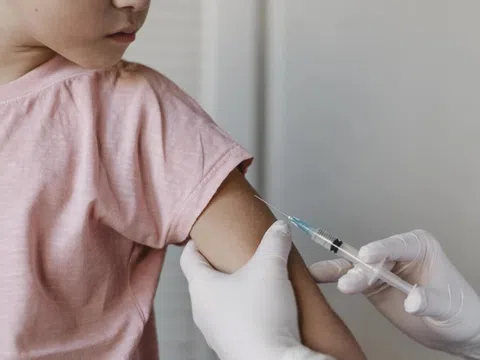 Ai cần tiêm vaccine bạch hầu?