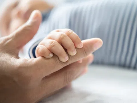 Trẻ sơ sinh bị uốn ván vì sự chủ quan của người lớn